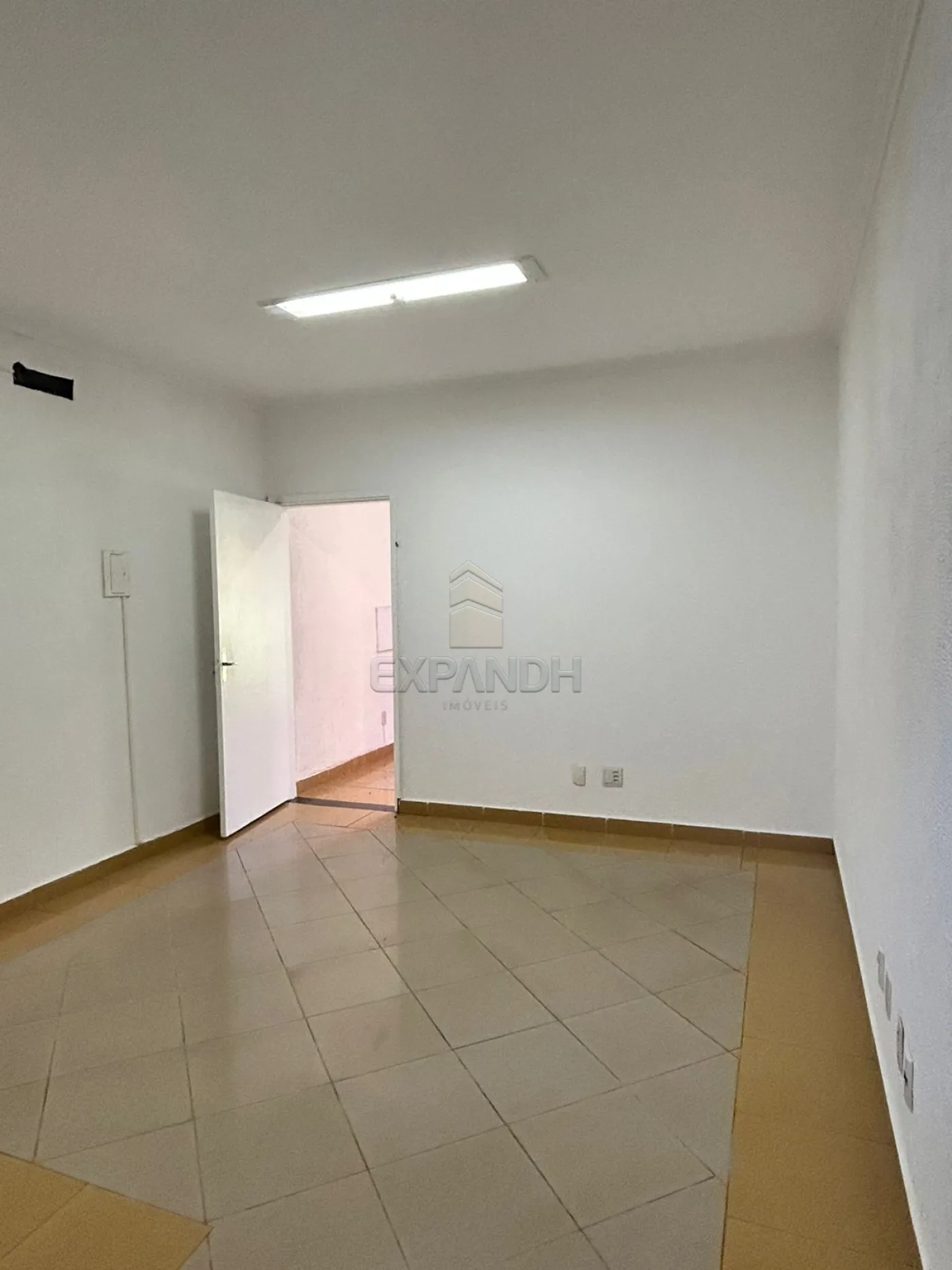 Alugar Comerciais / Sala em Sertãozinho R$ 1.000,00 - Foto 6