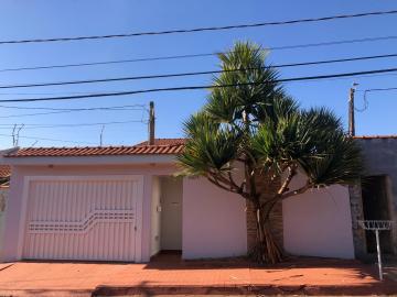 Alugar Casas / Padrão em Sertãozinho. apenas R$ 1.300,00