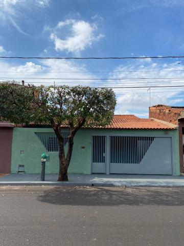 Alugar Casas / Padrão em Sertãozinho. apenas R$ 1.200,00
